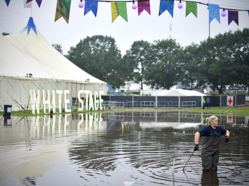 Das Hurricane-Festival 2016 zog wieder Tausende Musik-Fans an. Sie mussten sich allerdings mit Unwettern und Schlamm herumschlagen. Der Samstag fiel für die Besucher des Hurricane Festivals buchstäblich ins Wasser.
