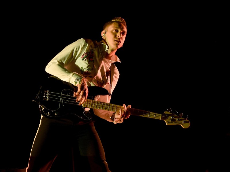 Zu den Stars auf der Bühne gehörte auch die Band The xx mit Bassist und Leadsänger Oliver Sim.