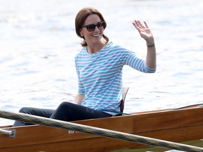 Kate in legerer Kleidung und im Ruderboot: ein eher seltener Anblick. Die Herzogin und ihr Ehemann Prinz William sind am zweiten Tag ihrer Deutschland-Tour in Heidelberg angekommen. Wir zeigen Eindrücke ihres Aufenthaltes. 
