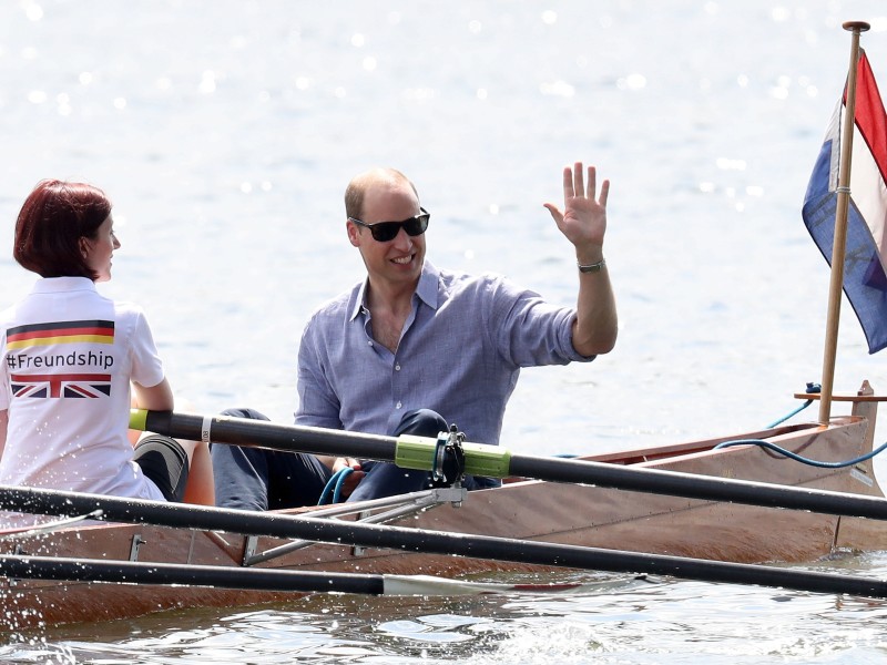 William und Kate stiegen zu einer Regatta auf dem Neckar in zwei Ruderboote. 
