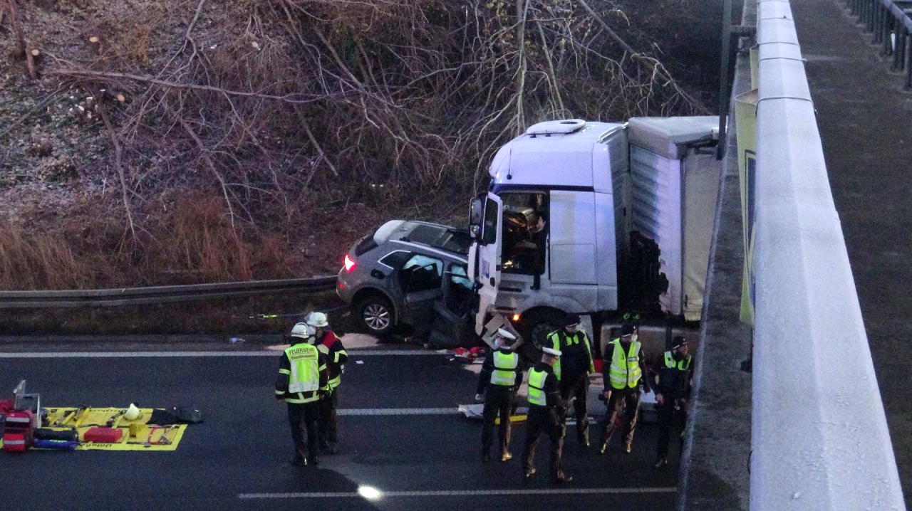 Horror-Unfall bei Unna auf der A44. 