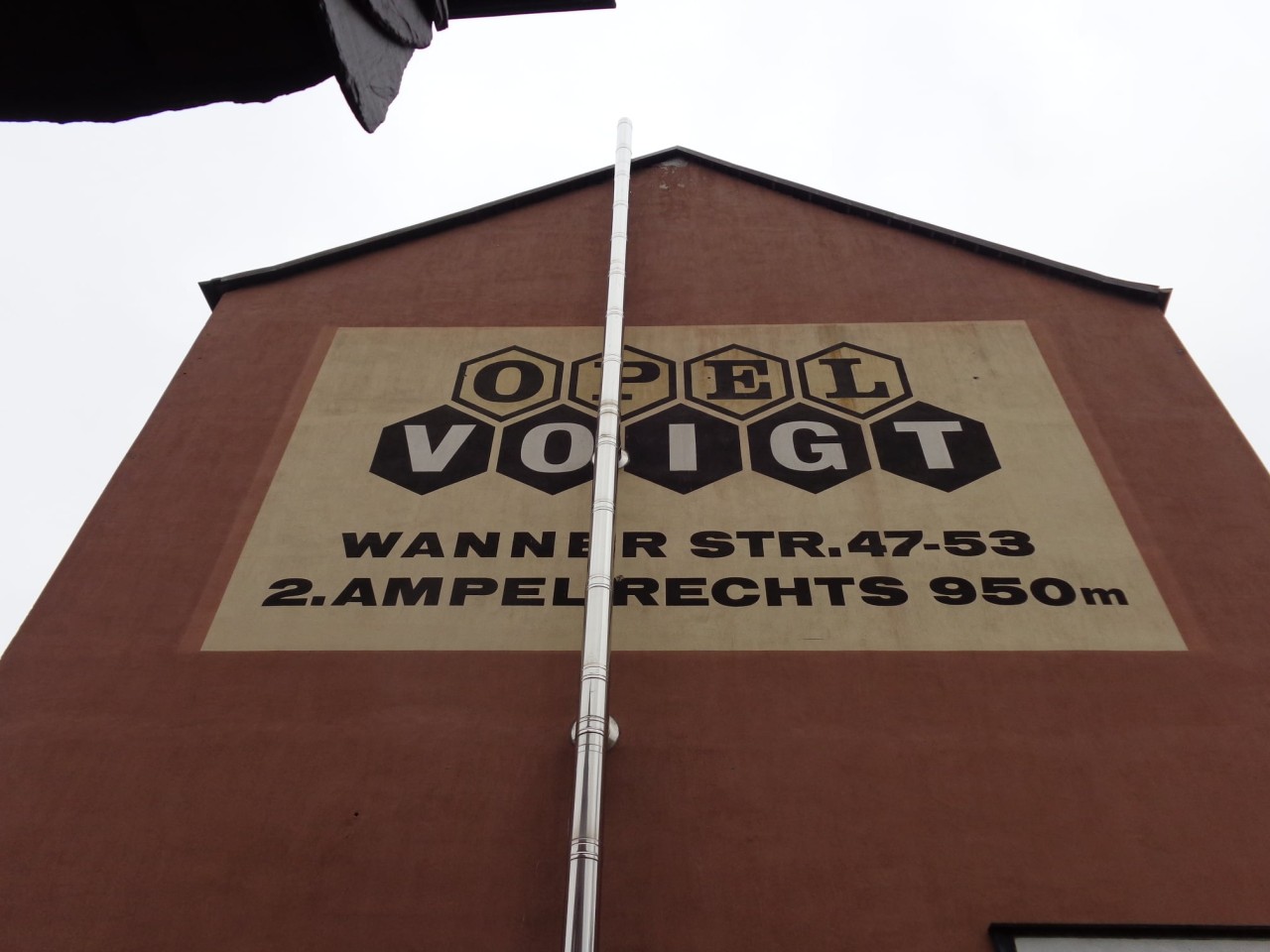 Die Werbung von Opel Voigt, ein ehemaliger Autoverkäufer aus Gelsenkirchen.