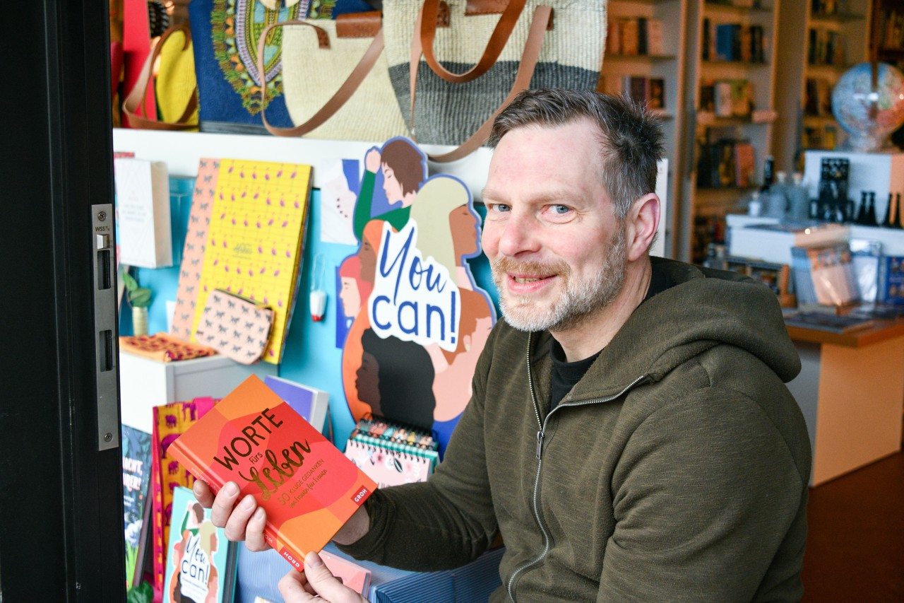Gelsenkirchen: Dirk Niewöhner sucht dringend nach einem Angestellten für seine Buchhandlung Kottmann. (Archivbild)