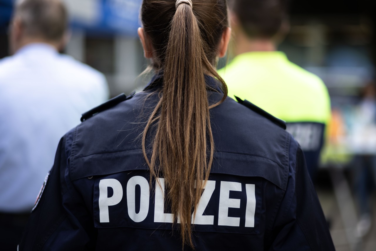 Gelsenkirchen: Eine Polizisten wurde bei einem Einsatz bespuckt und musste eine Kopfnuss einstecken. (Symbolbild)