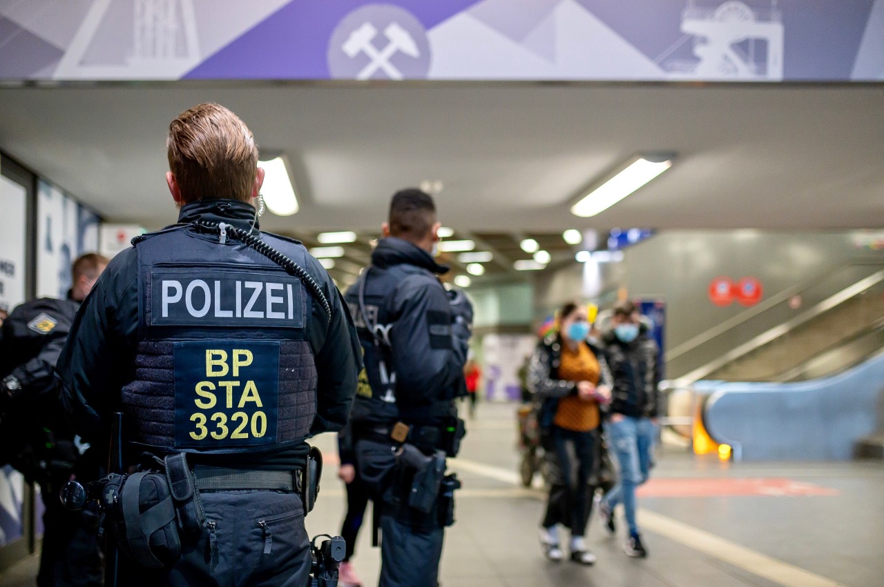 Die Polizei nahm ein kriminelles Duo am Hauptbahnhof in Gelsenkirchen hoch. (Symbolbild)