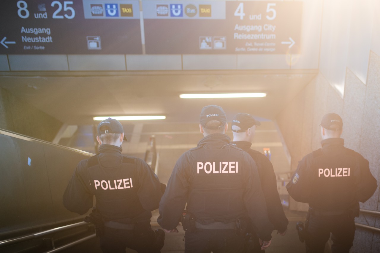 Polizisten erwischten eine Frau am Gelsenkirchener Hauptbahnhof beim Rauchen. (Symbolbild)
