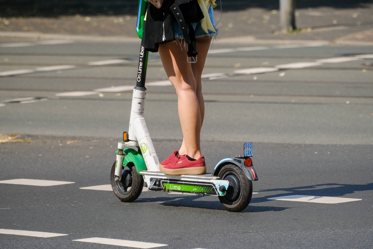 Die Polizei Gelsenkirchen will gegen rücksichtslose E-Scooter-Fahrer vorgehen. (Archivbild)