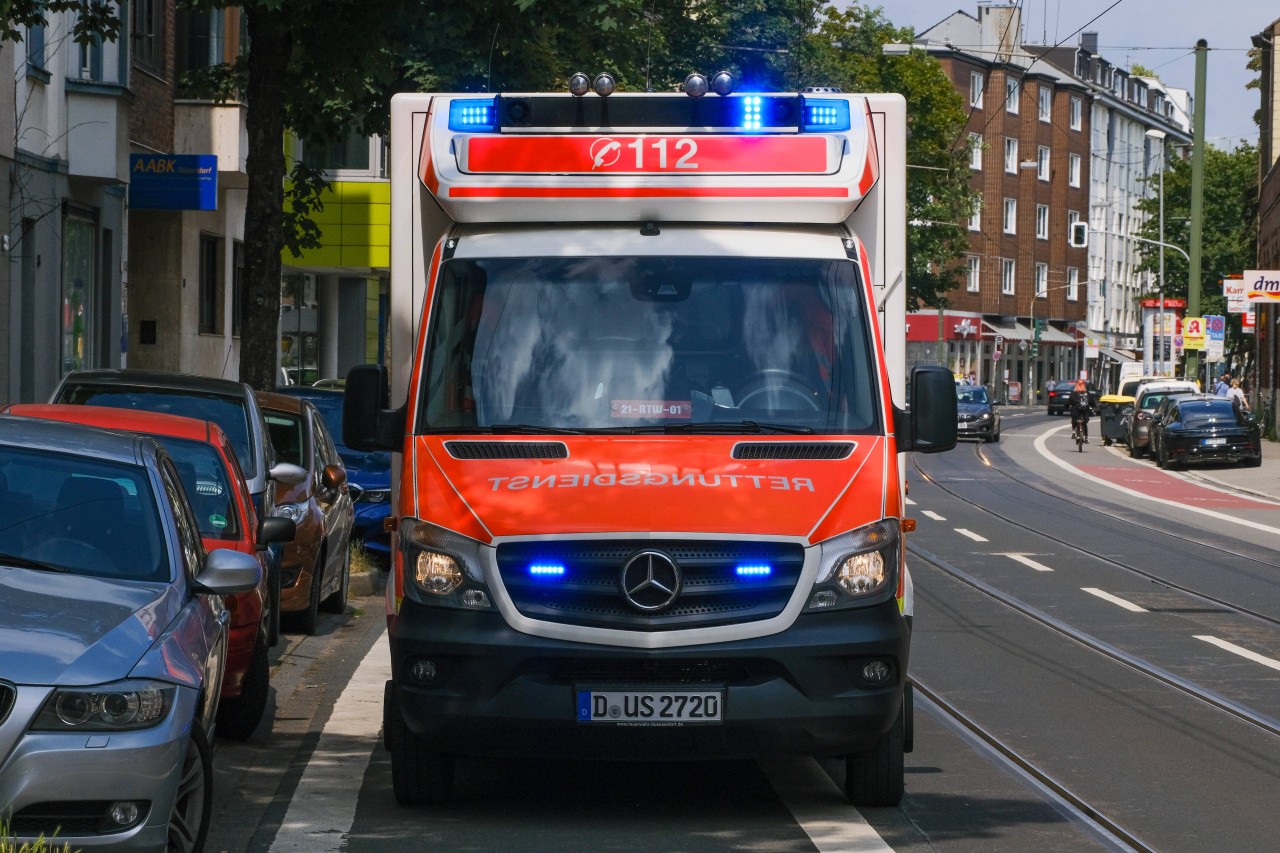 Gelsenkirchen: Auto fährt Mädchen (9) an und verletzt es schwer (Symbolbild).