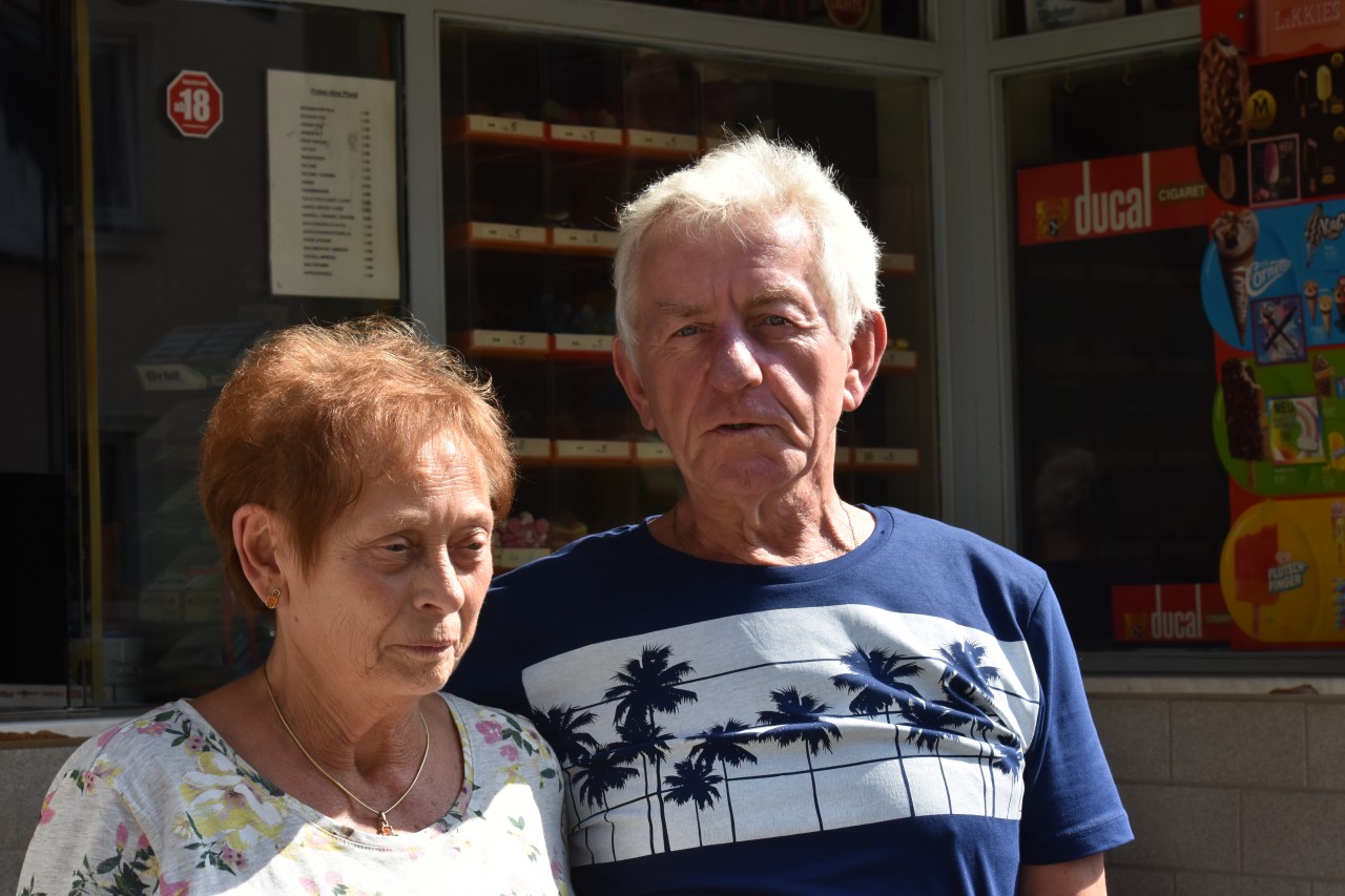 Magret (73) und Dieter (71) Hornich betreiben seit 38 Jahren das Büdchen „In der Heide“ in Gelsenkirchen-Schalke.