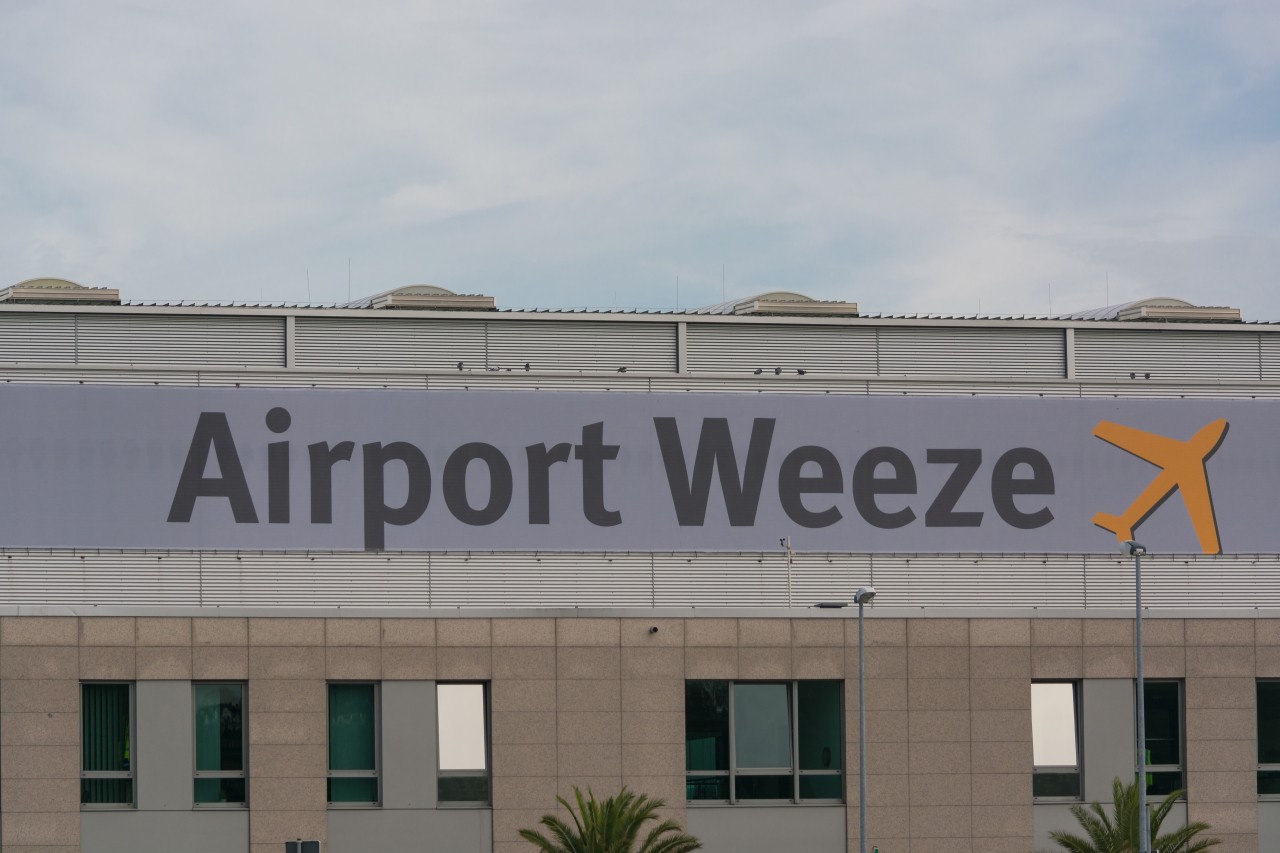 Größte Flughäfen NRW: Weeze befindet sich im Mittelfeld des Rankings. (Symbolbild) Größte Flughäfen NRW: Weeze befindet sich im Mittelfeld des Rankings. (Symbolbild)