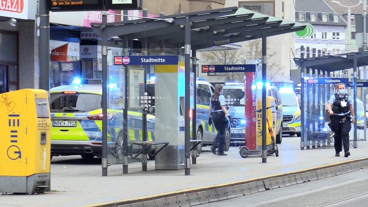 Mülheim: An der Zentralhaltestelle Stadtmitte kam es zu einer Massenschlägerei.