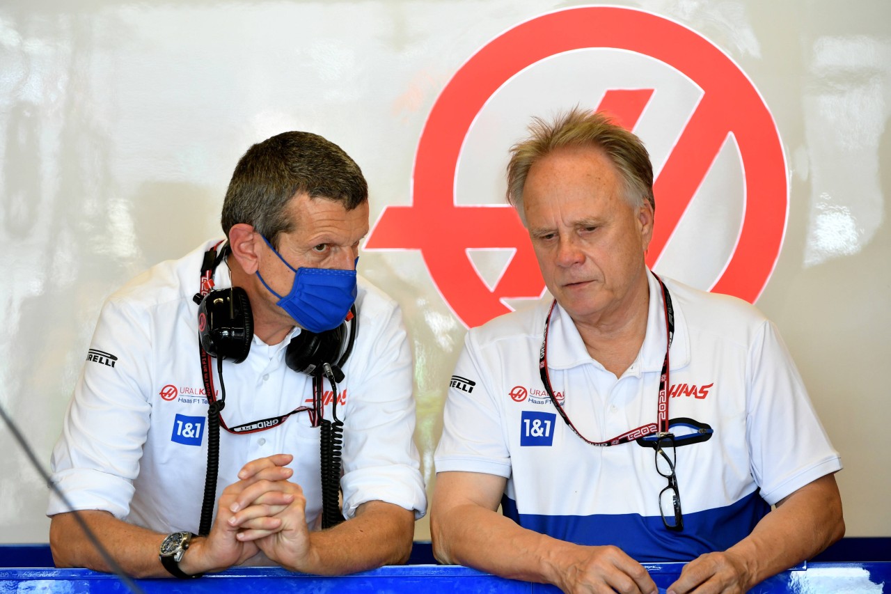 Gene Haas (r.) gemeinsam mit Teamchef Günther Steiner.