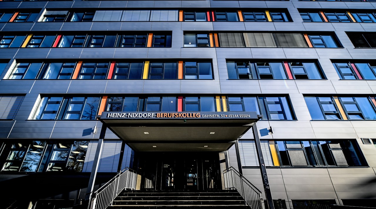 Das Heinz-Nixdorf-Berufskolleg in Essen wurde nach der Umbauphase wiedereröffnet.