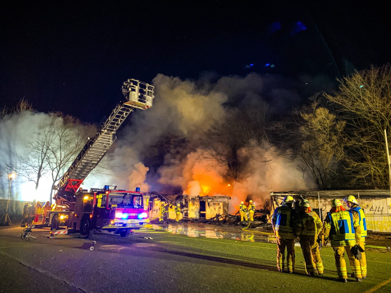 In Herne brannte ein Vereinsheim komplett aus. 