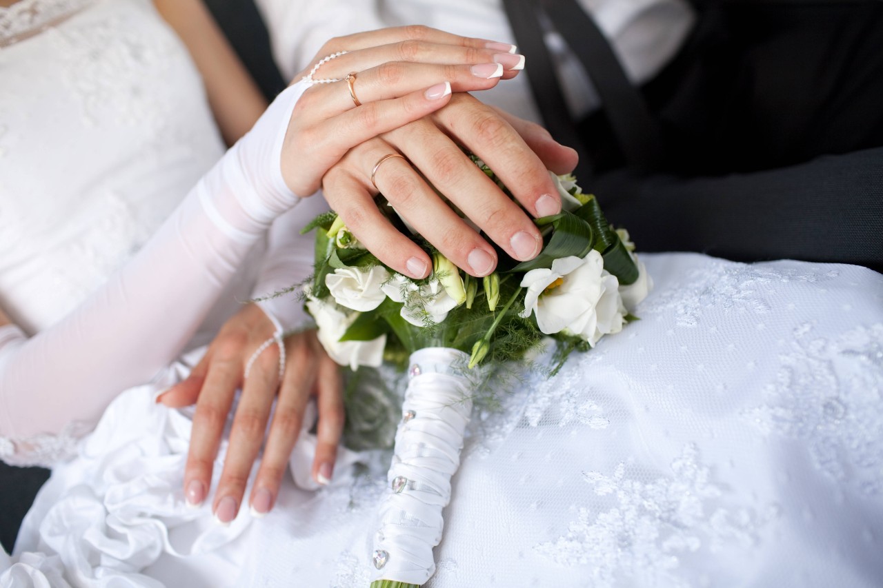 Bei ihrer Hochzeit war für die Braut anscheinend kein Taschentuch vorhanden. (Symbolbild)