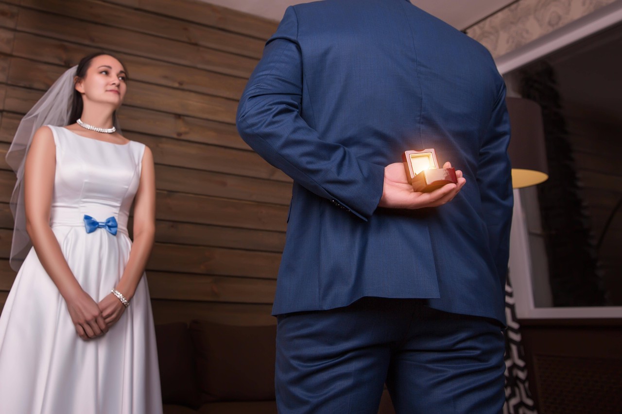 Hochzeit: Ein Mann hält um die Hand seiner Freundin an - jedoch zum denkbar schlechtesten Zeitpunkt. (Symbolbild)