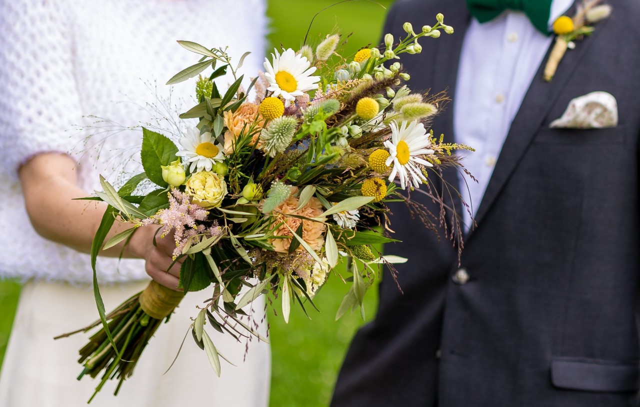 Eine traditionelle Hochzeit in der Ukraine konnte das Brautpaar wegen des Konflikts mit Russland nicht feiern. (Symbolbild)