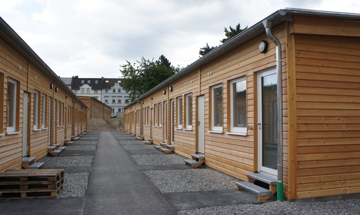 Holzhäuser_Flüchtlingsunerkünfte.JPG