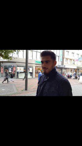 Hussein (19) begegnet täglich den Obdachlosen in Gelsenkirchen.