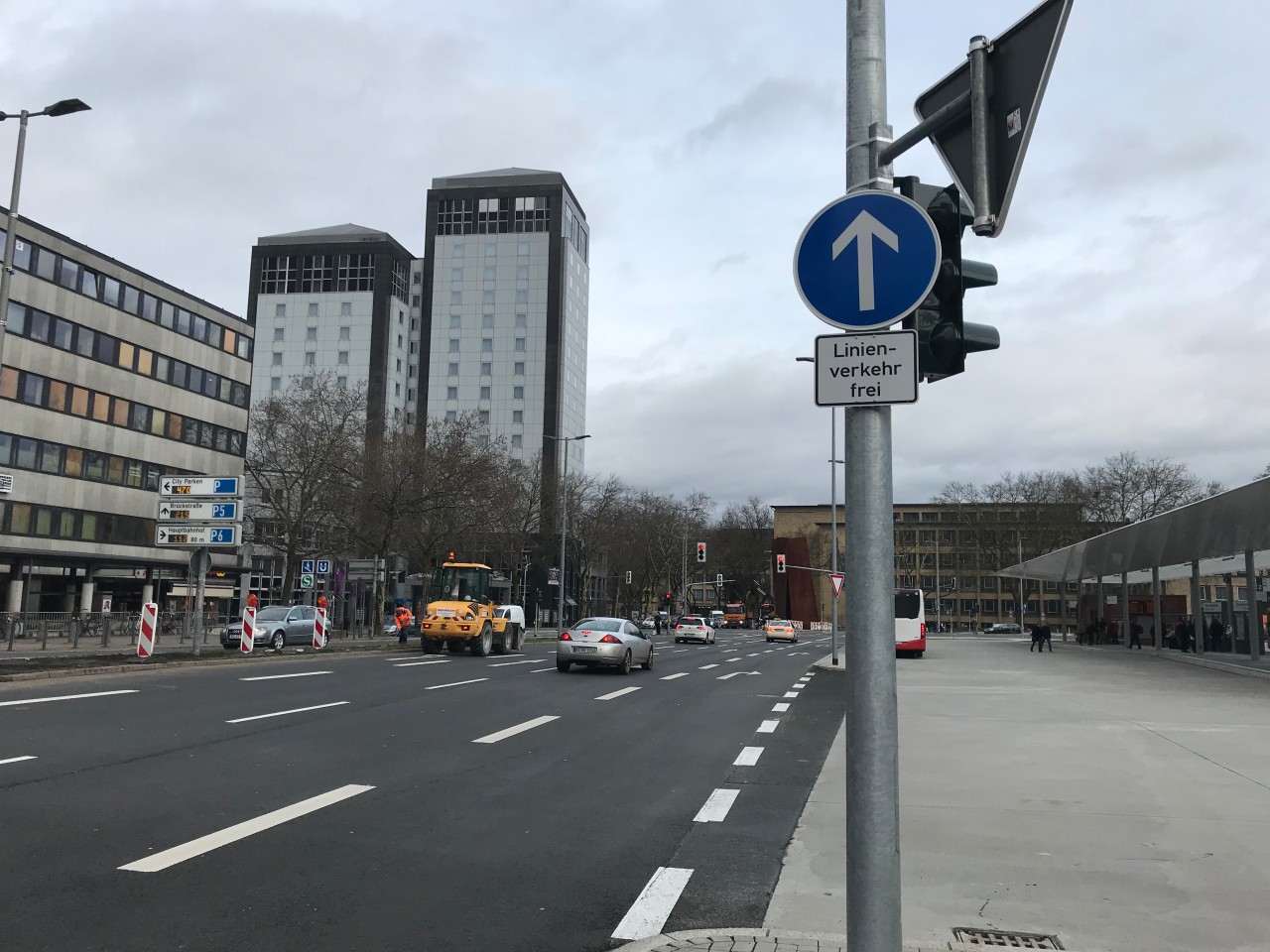 Wenn du am Bochumer ZOB nach diesem Schild rechts abbiegst, dann beginnt bereits das Problem.
