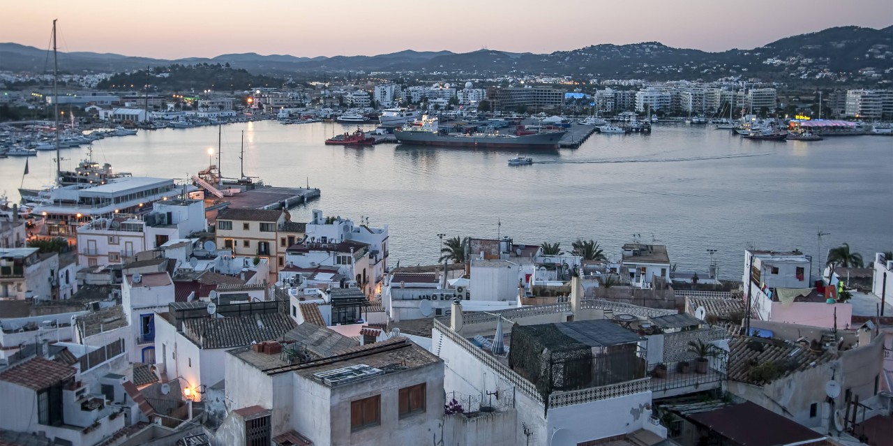 Die Insel Ibiza ist ein beliebtes Urlaubsziel - doch nun kam es dort zu einem Unfall. (Symbolbild) 