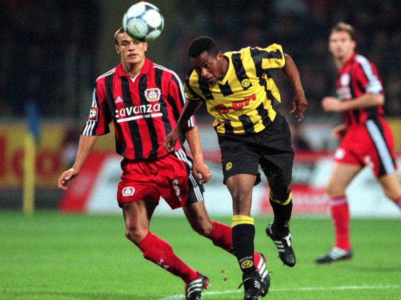 Platz 2: 17 Jahre, 1 Monat, 30 Tage: Ibrahim Tanko debütierte 1994 als jüngstes Feldspieler aller Zeiten in der Bundesliga. Dadurch wurde er auch der jüngste Meisterspieler mit dem BVB in der Saison 1994/95. Bis heute ist er auch noch der drittjüngste Torschütze der Bundesliga. Nur ein Spieler schaffte es später, diese Rekorde zu unterbieten…
