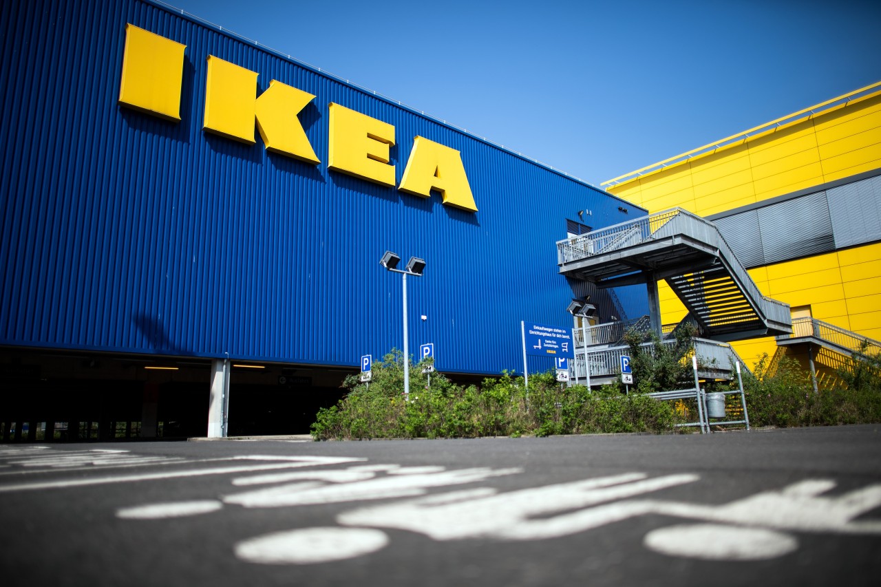 „Nachhaltigkeit“ ist Ikea mittlerweile so wichtig geworden, dass sich das ein oder andere Kult-Produkt einem Wandel unterziehen muss. (Archivbild)