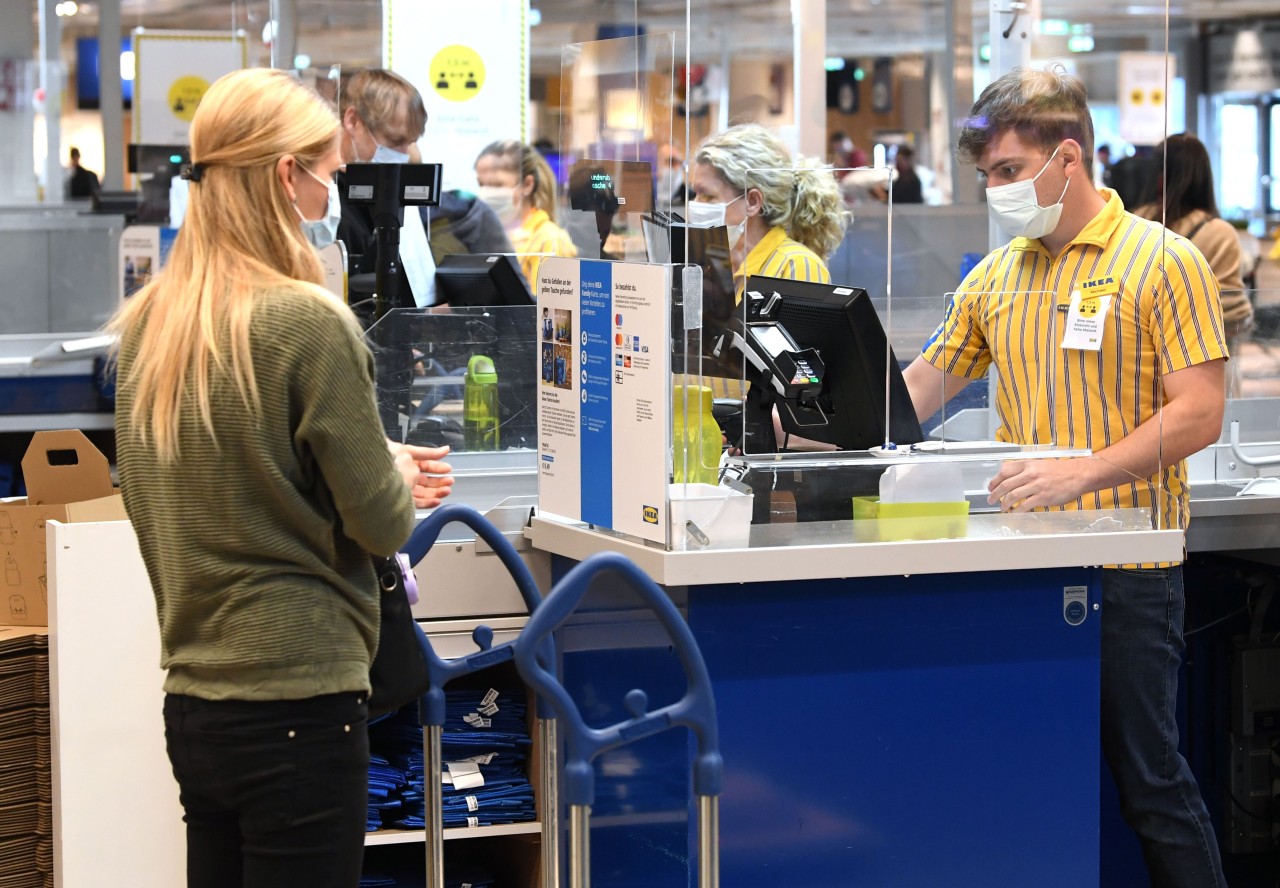 Bei Ikea an der Kasse angekommen, stellen sich viele Kunden die Frage: Wie lange sind die Aktionskarten aus dem Adventskalender eigentlich haltbar? (Archivbild)