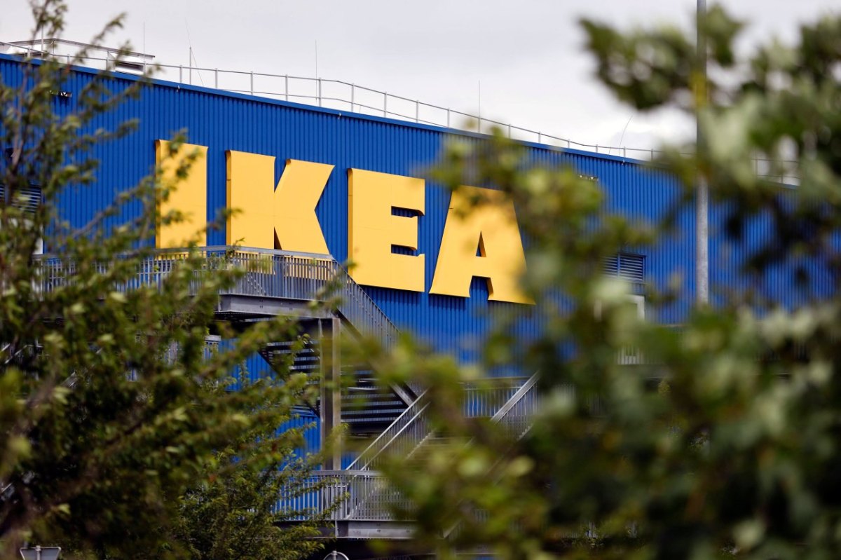 Ikea-Mitarbeiterin geht mit Arbeitskleidung zum Arzt – jetzt liegt sie im Sterben