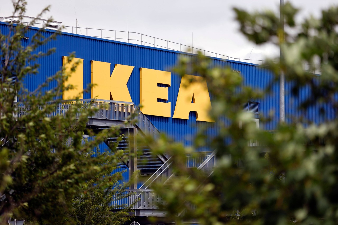 Ikea-Mitarbeiterin geht mit Arbeitskleidung zum Arzt – jetzt liegt sie im Sterben (Symbolbild).