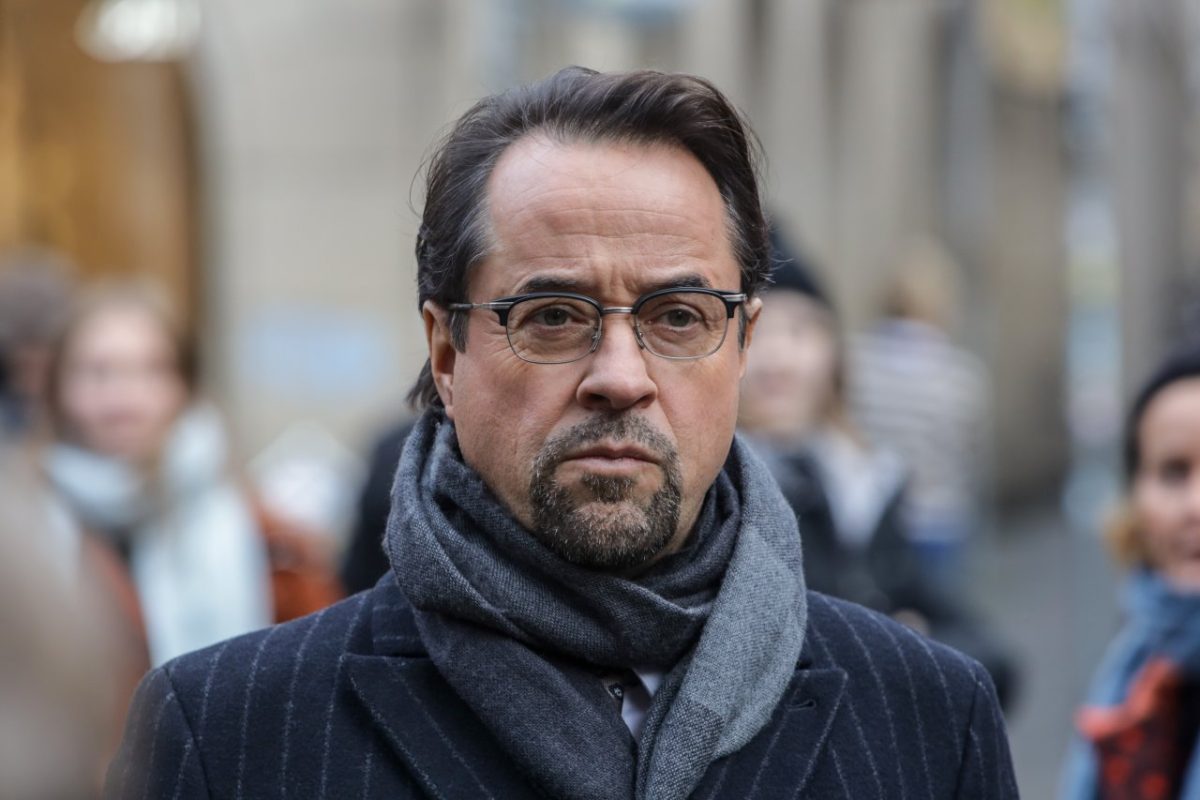 Beim Münster-Tatort lässt er keinen Fall ungelöst, doch nun widmet sich Jan Josef Liefers einem sehr privaten Mysterium.