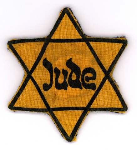 Die gelben Anstecker erinnern viele an die gelben Judensterne im Nationalsozialismus. (Archivbild)