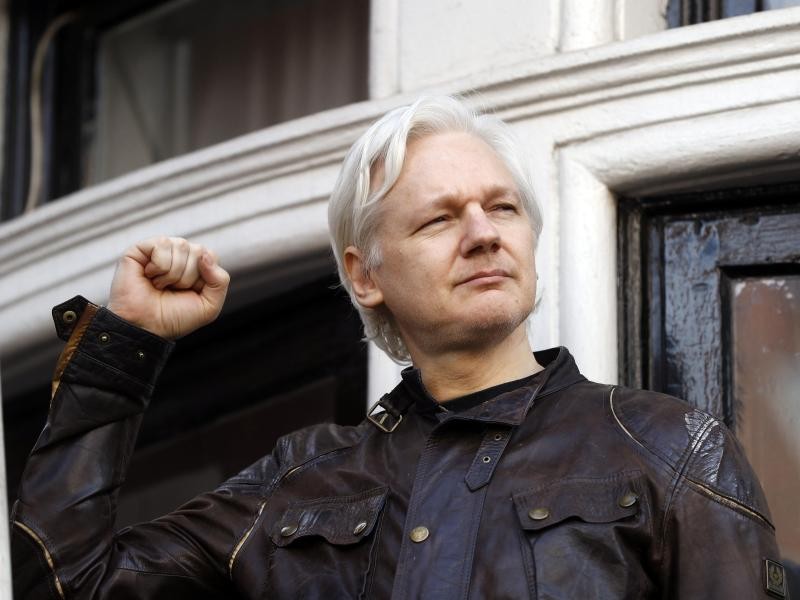 So sah Julian Assange noch vor sieben Jahren aus. Jetzt wurde er in der Botschaft in London verhaftet.