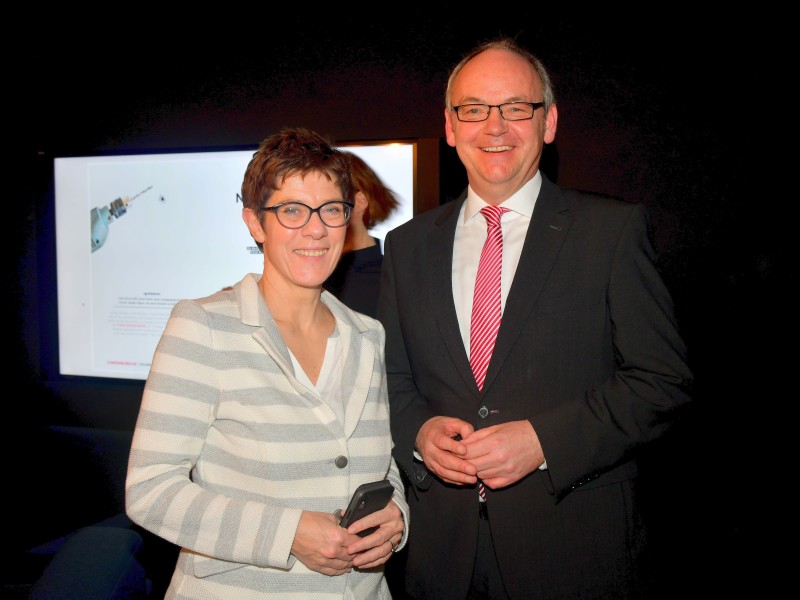  Annegret Kramp-Karrenbauer (CDU) mit Andreas Tyrock, Chefredakteur der „Westdeutschen Allgemeinen Zeitung“.