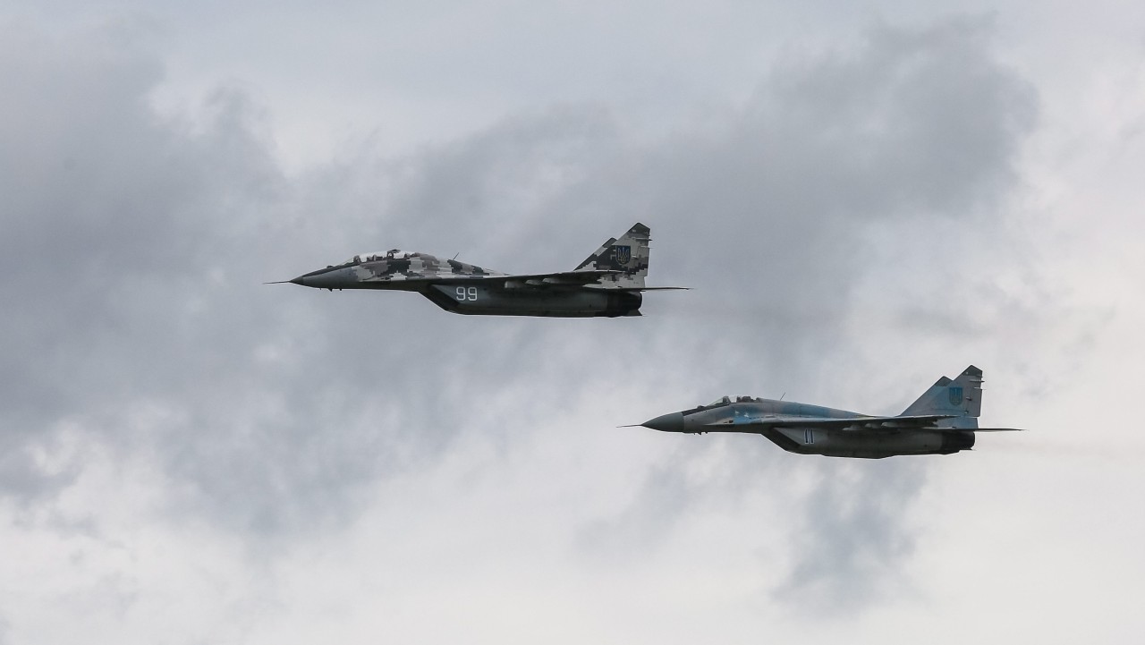 Zwei MiG-29-Kampfflugzeuge. 