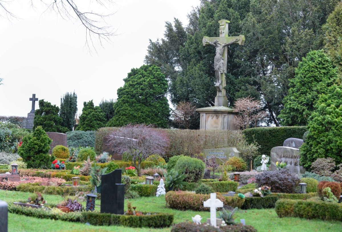 Katholischer Friedhof in Gelsenkirchen-Resse.jpg
