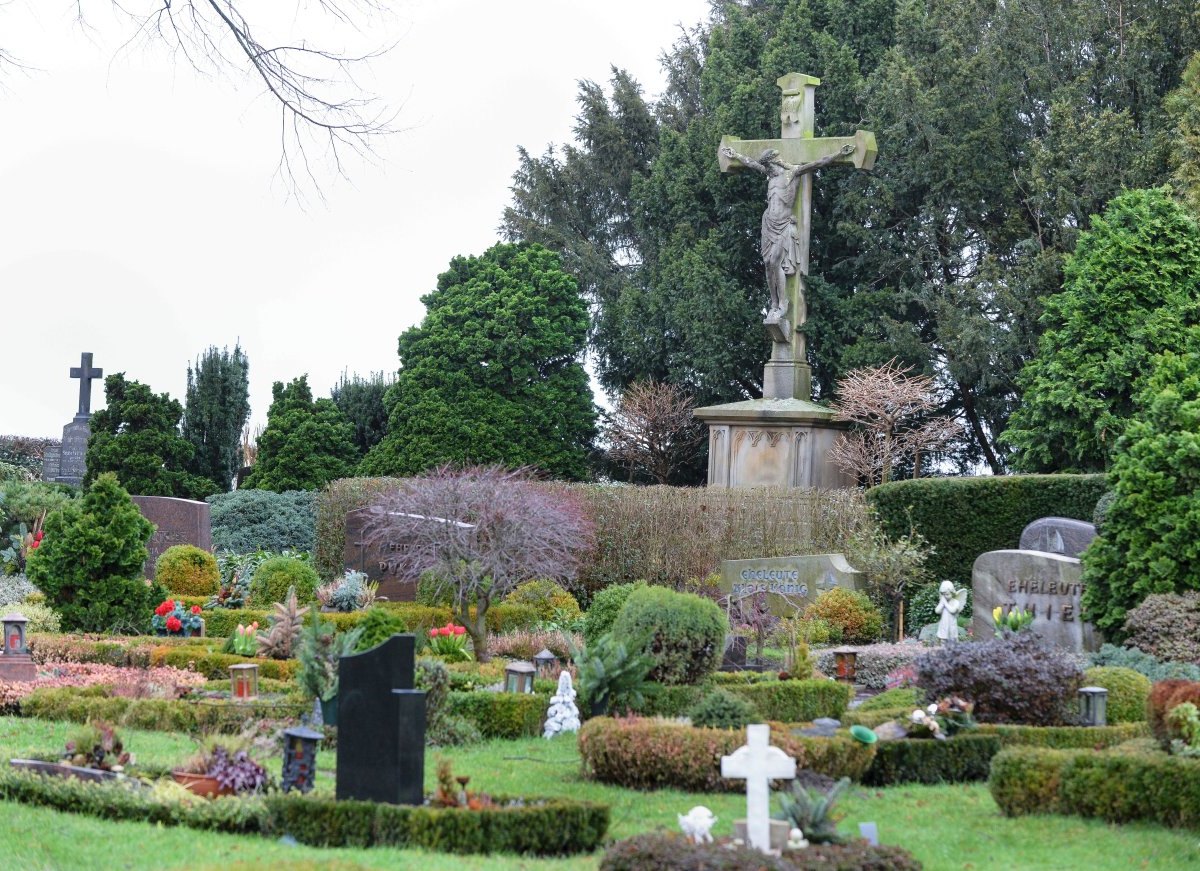 Katholischer Friedhof in Gelsenkirchen-Resse.jpg