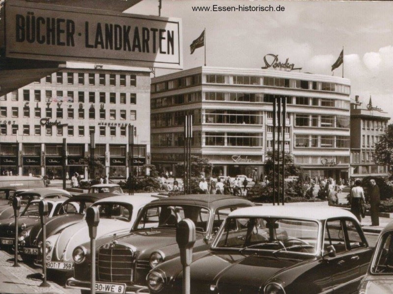 Gab es noch bis 2001: Das Stammhaus des Bekleidungshauses Boecker in den 1960ern.