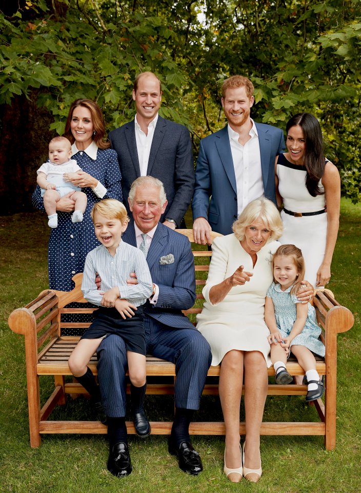Königliche Familie Kate William Harry Meghan Familienfoto England Royals.jpg