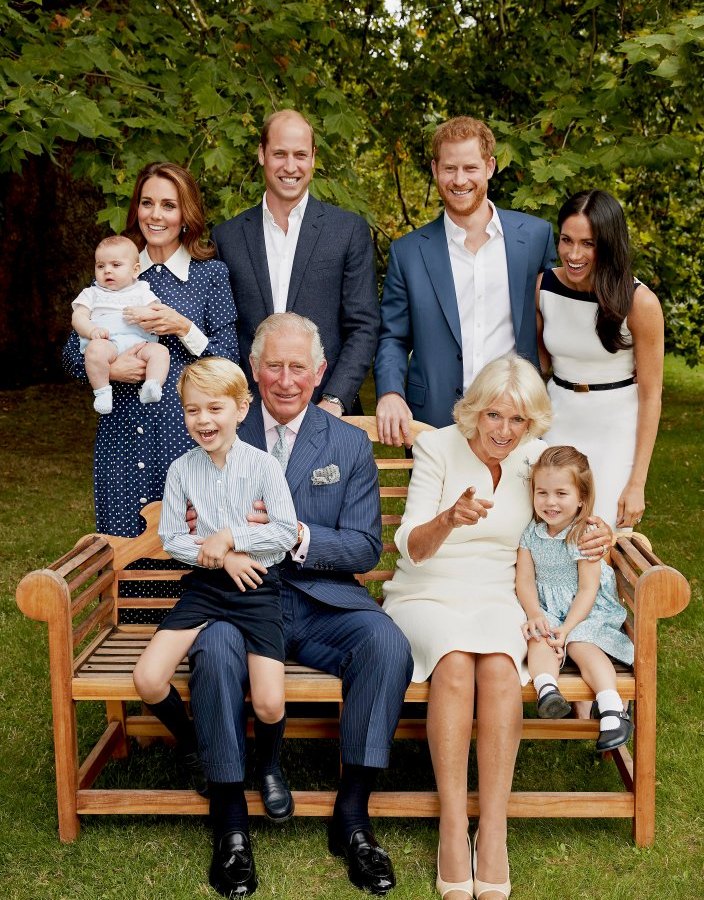 Königliche Familie Kate William Harry Meghan Familienfoto England Royals.jpg