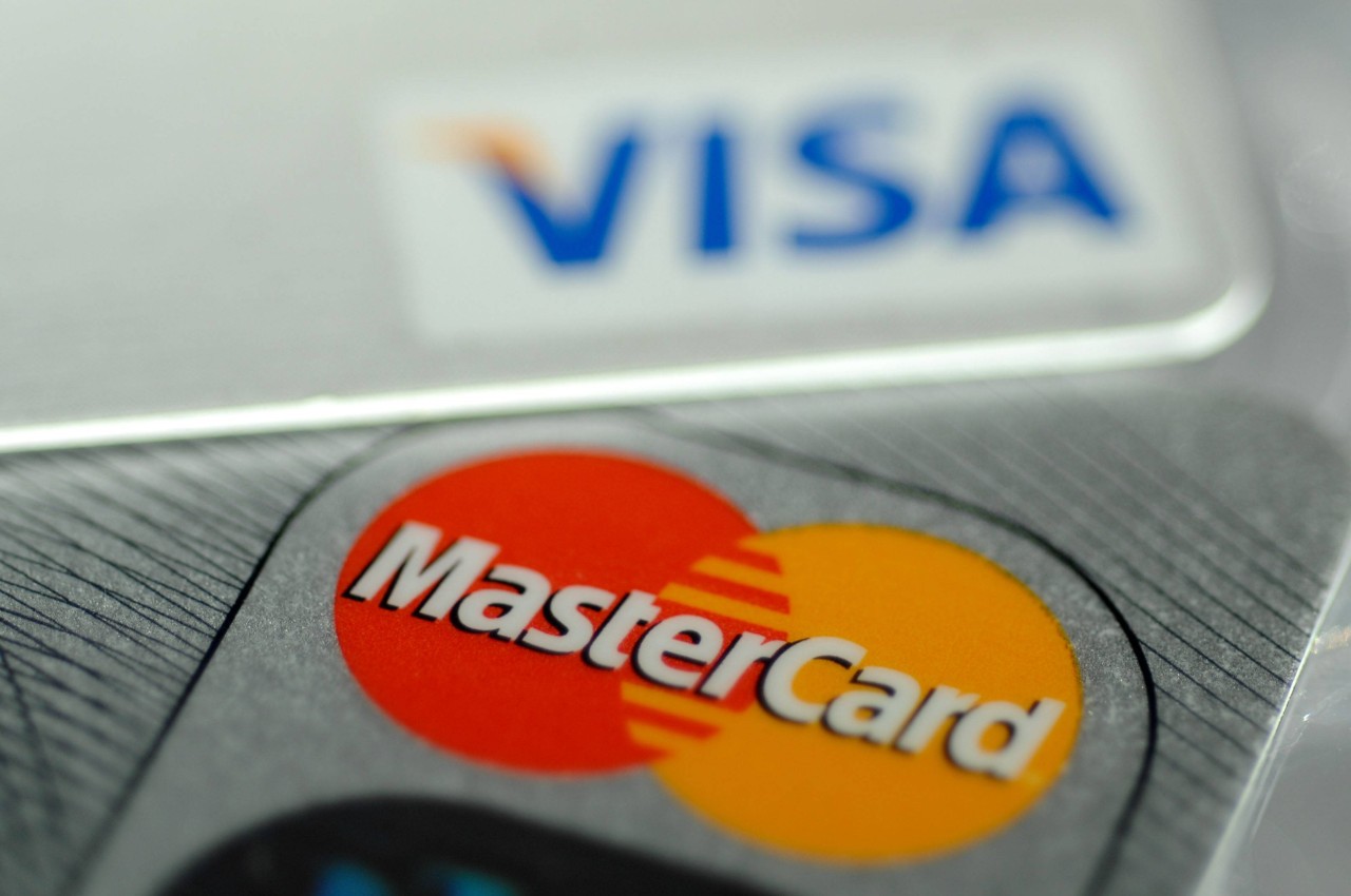 Wer eine Kreditkarte der Sparkasse besitzt, den erwarten nun höhere Sicherheitsbestimmungen. (Symbolbild)