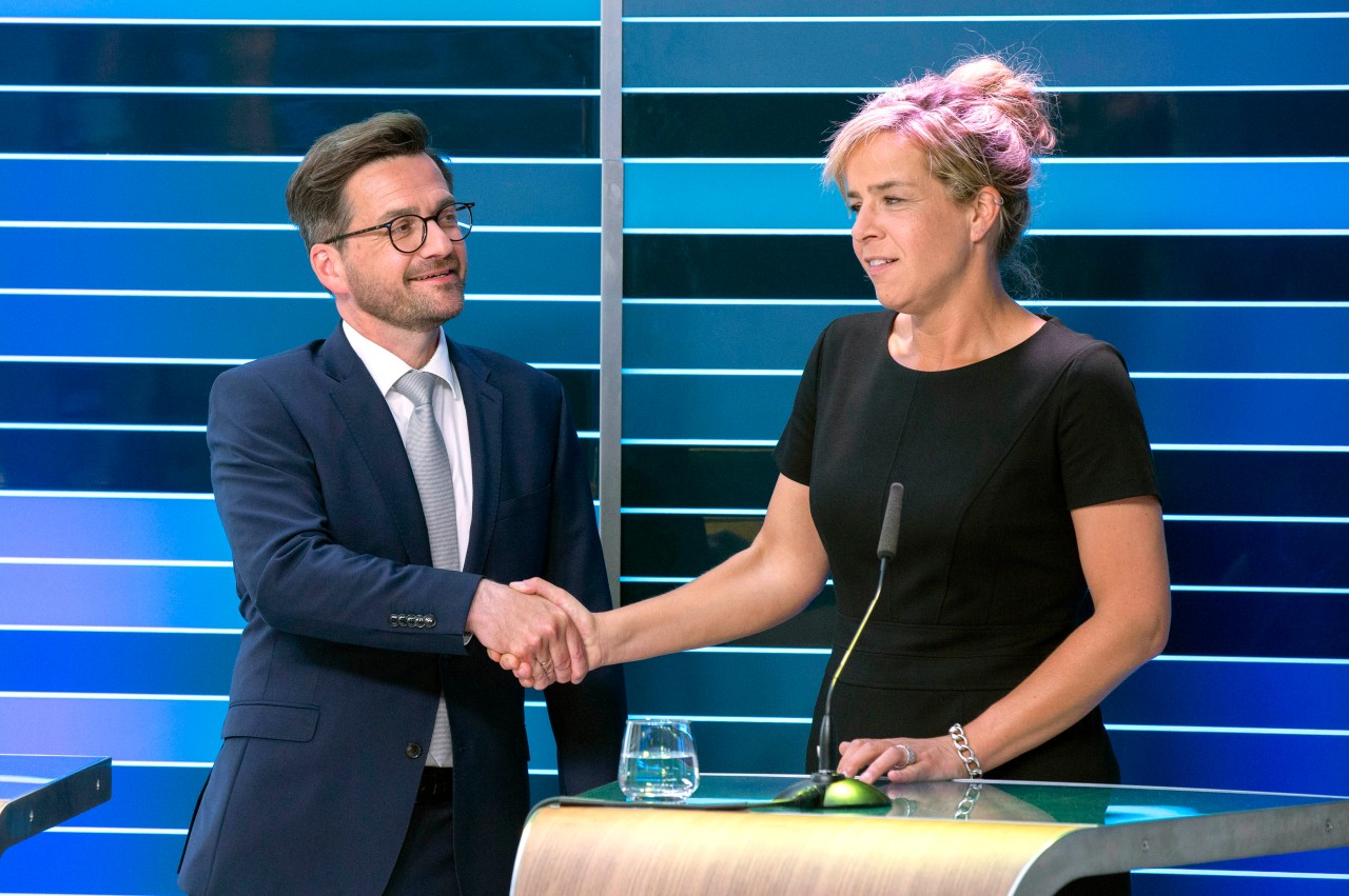 Politischer Flirtversuch von Thomas Kutschaty am Wahlsonntag: Ob die Grünen um Mona Neubaur drauf anspringen? Und will die FDP trotz deutlichen Verlusten weiterregieren? 