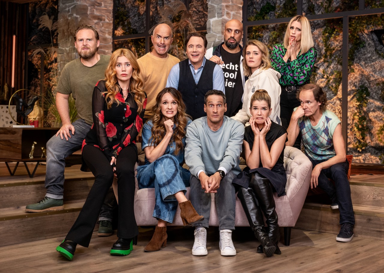 Gemeinsam mit Anke Engelke, Michelle Hunziker, Palina Rojinski, Carolin Kebekus, Hazel Brugger, Christoph Maria Herbst, Abdelkarim, Axel Stein und Olaf Schubert drehte Mirco Nontschew die neue „LOL“-Staffel.