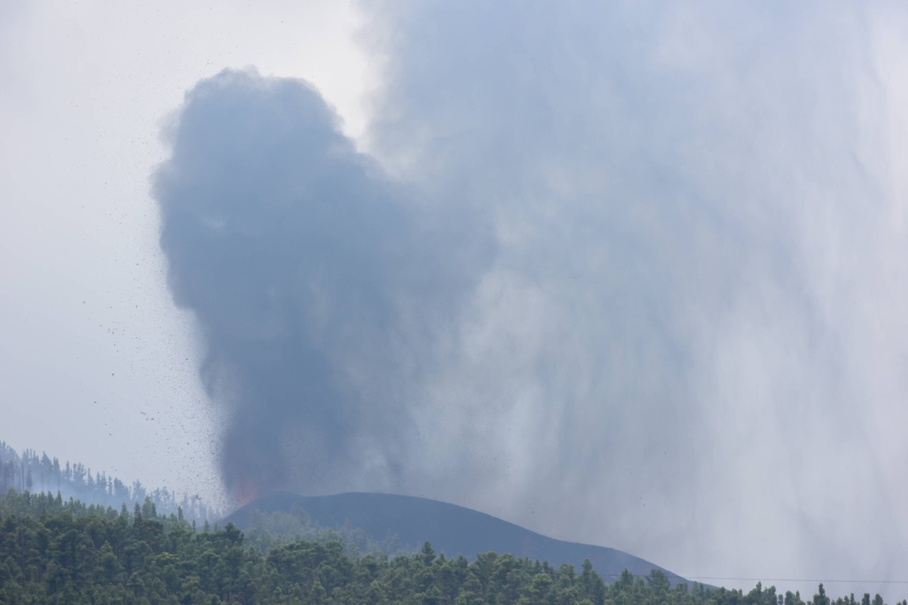 Bei dem Vulkanausbruch auf La Palma wird Schwefeldioxid ausgestoßen.