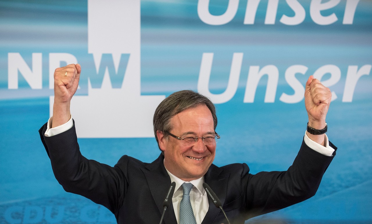 Auch 2017 galt Armin Laschet wenige Wochen vor der Landtagswahl schon als Verlierer. Die Union lag weit hinter der SPD. Am Ende wurde er noch Ministerpräsident. Wiederholt sich die Geschichte? 