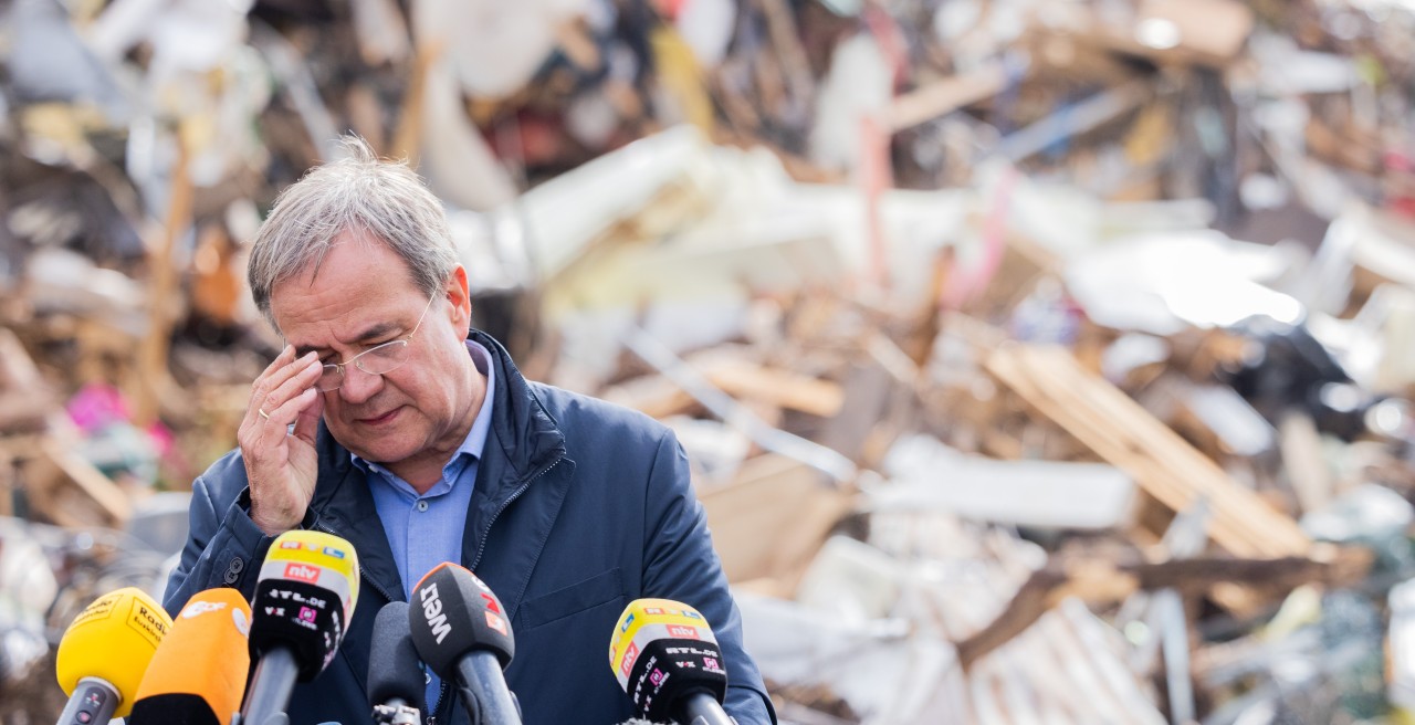 Armin Laschet, Ministerpräsident von NRW, bei einem Besuch in den Hochwassergebieten Anfang August. 