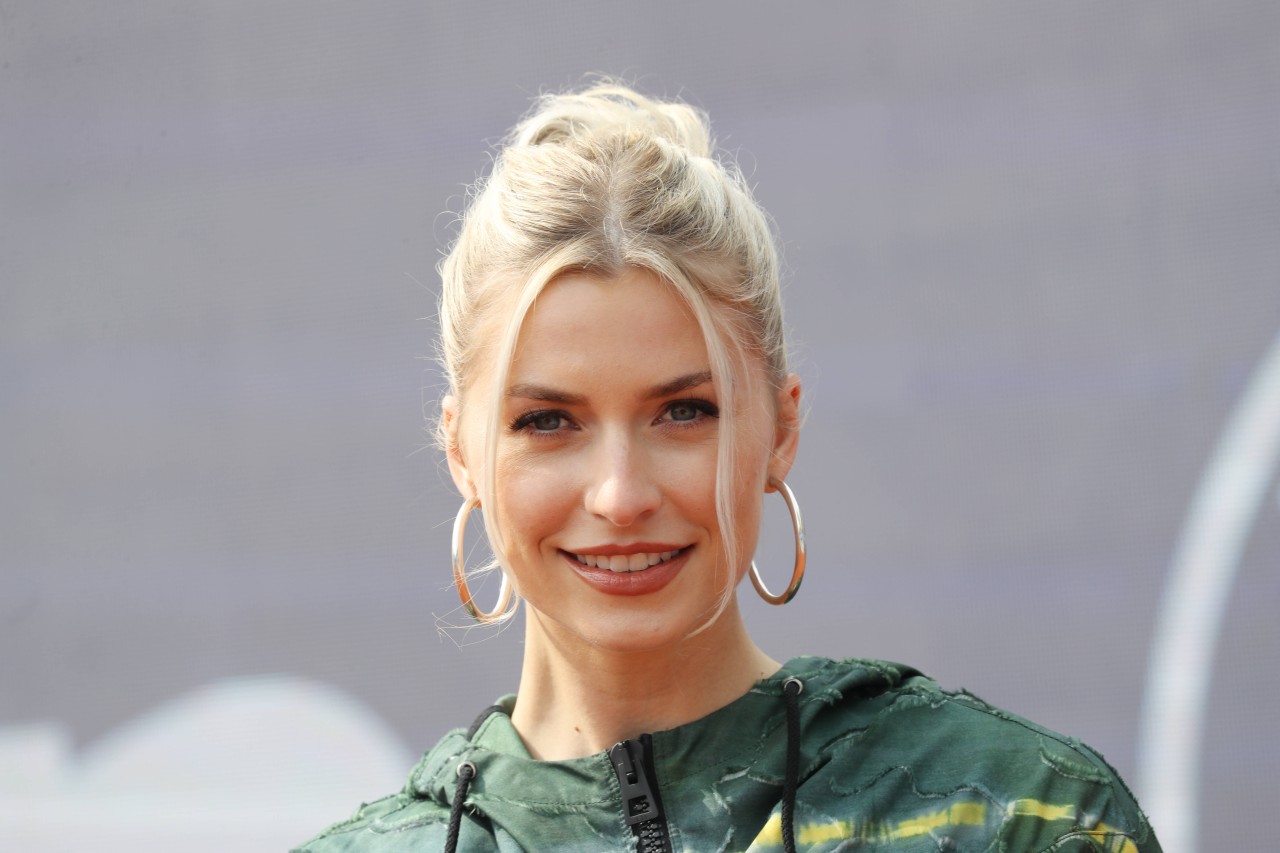 Lena Gercke hat ihren BH weggelassen! (Symbolfoto).