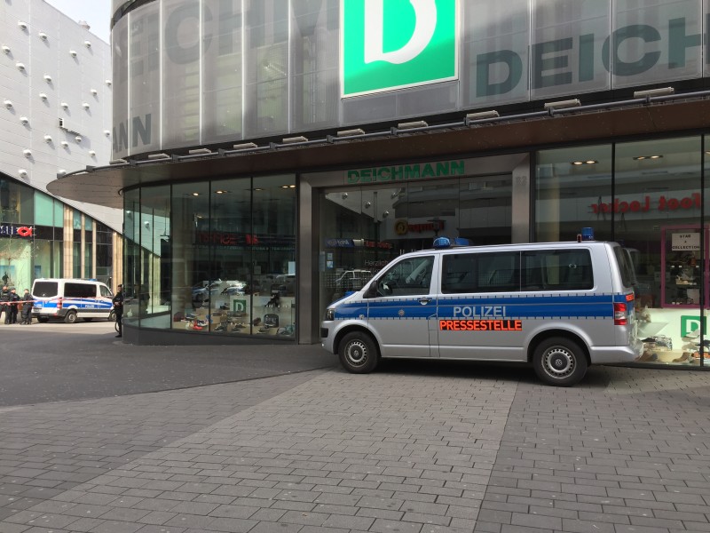 Die Filialen von Deichmann und Foot Locker, in unmittelbarer Nähe zum Limbecker Platz, bleiben aber geschlossen.
