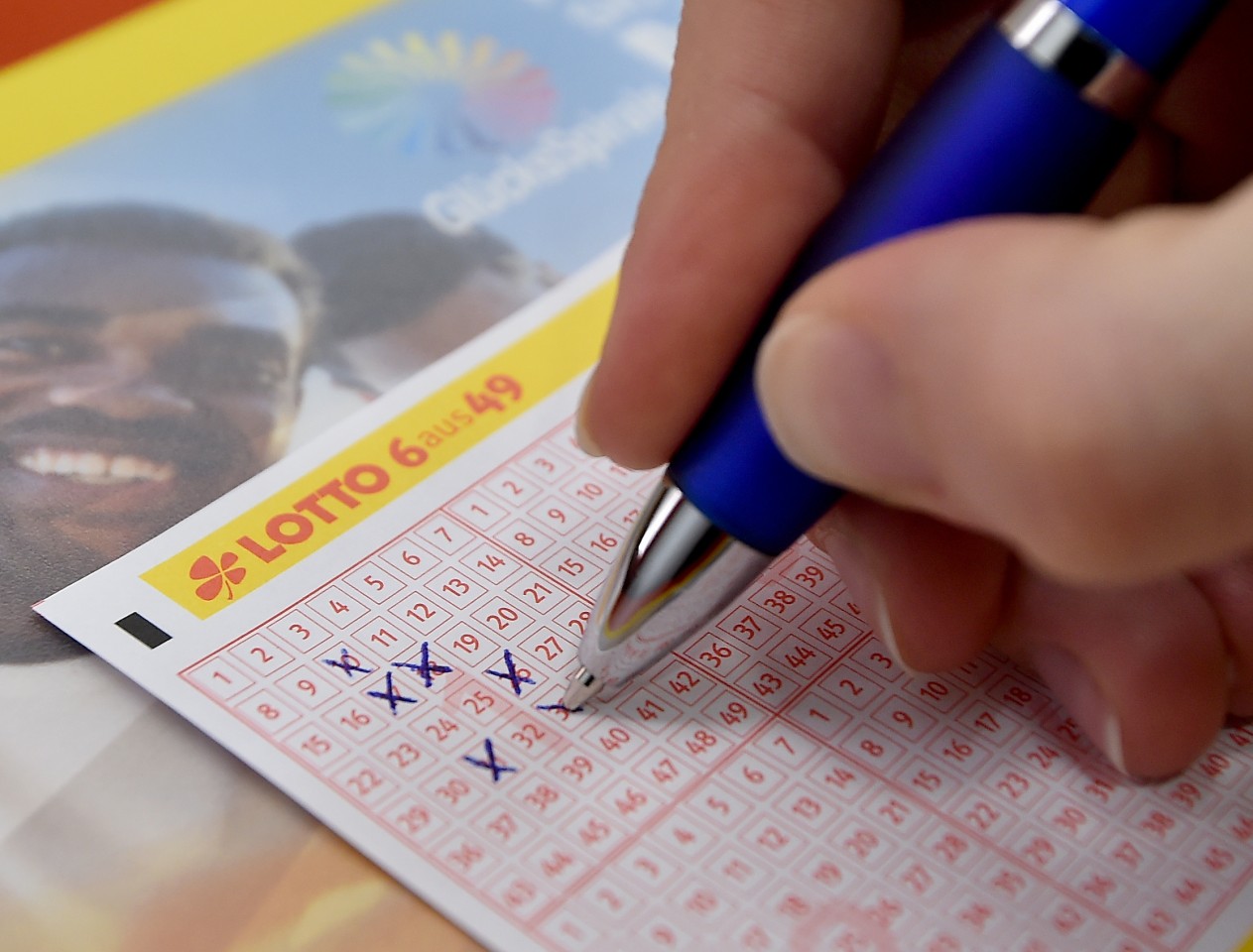 Lotto: Der Gewinner hat seinen Lottoschein entweder vergessen oder verloren. (Symbolbild)