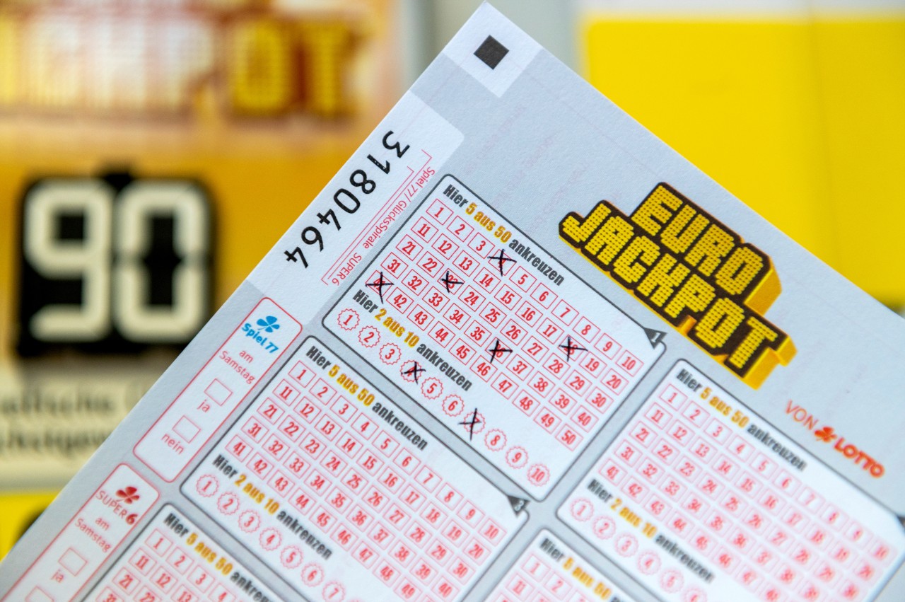Ein Lotto-Spieler knackte den Eurojackpot! Doch von dem Gewinner fehlte danach jede Spur. (Symbolbild)